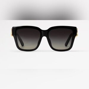 Louis Vuitton— The LV Link PM Square sunglasses ( Sold out on the website )